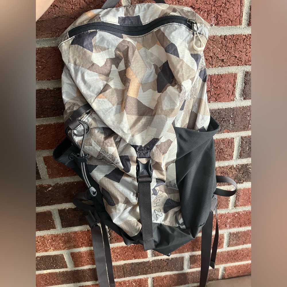 Lightly used- REI flash 22 day pack!